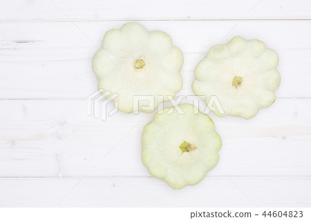 summer white pattypan squash 44604823