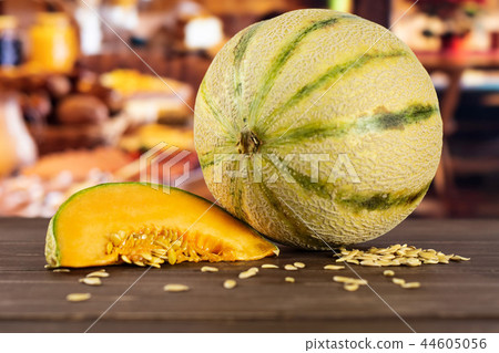 fresh melon cantaloupe variety 44605056
