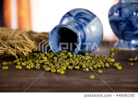 Dry green mung beans with curtains Dry green mung beans with curtains 44606100