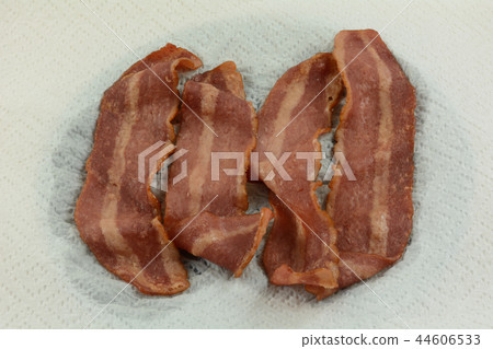 microwaved turkey bacon cooked on paper towel microwaved turkey bacon cooked on paper towel 44606533