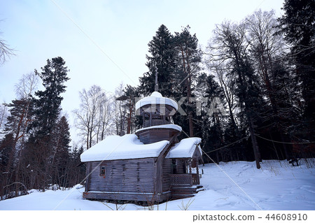wooden houses in the Russian countryside / wooden architecture, Russian provincial landscape, winter view village in Russia 44608910