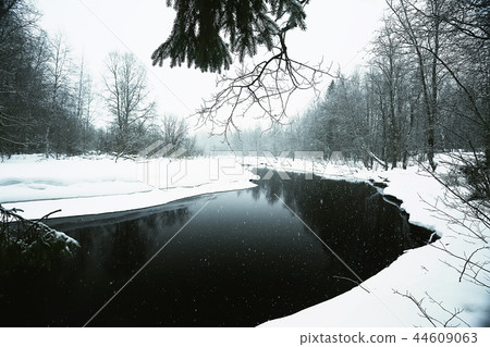 river in winter landscape / snowy view river in icy landscape, winter mist in panoramic landscape river in winter landscape / snowy view river in icy landscape, winter mist in panoramic landscape 44609063
