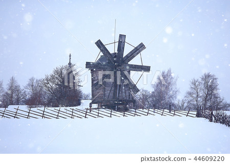 wooden houses in the Russian countryside / wooden architecture, Russian provincial landscape, winter view village in Russia 44609220