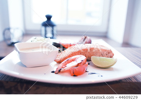 Salmon grill restaurant serving 44609229