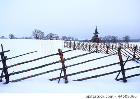 wooden houses in the Russian countryside / wooden architecture, Russian provincial landscape, winter view village in Russia 44609366
