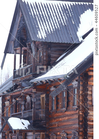 wooden houses in the Russian countryside / wooden architecture, Russian provincial landscape, winter view village in Russia 44609527