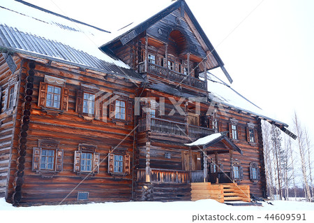 wooden houses in the Russian countryside / wooden architecture, Russian provincial landscape, winter view village in Russia 44609591