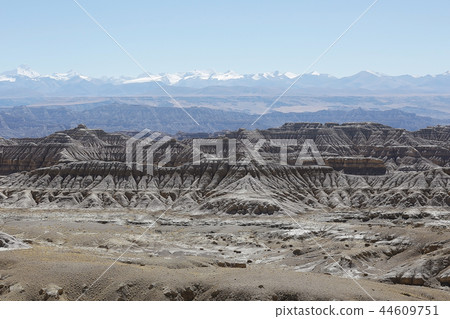 Tibetan landscape travel 44609751
