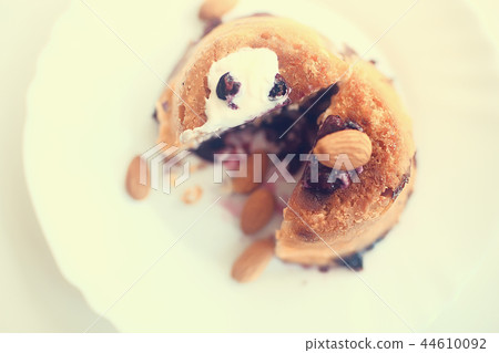 blueberry homemade cooked / homemade cake, pastry shop, fresh baked sweet dessert 44610092