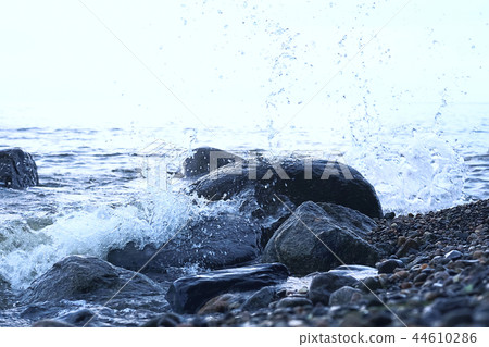 Splashes from the strong waves Splashes from the strong waves 44610286