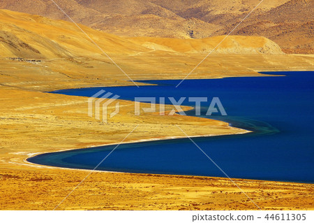 sacred lake in tibet landscape 44611305