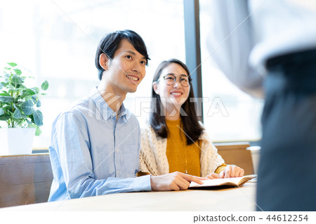 Cafe couple lifestyle 44612254