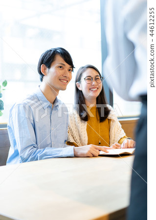 Cafe couple lifestyle 44612255