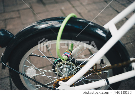 Locked bicycle 44618033