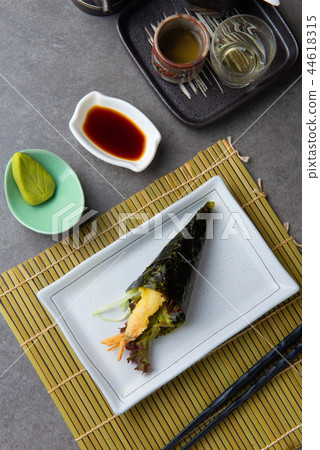 temaki roll with tempura prawns temaki roll with tempura prawns 44618315