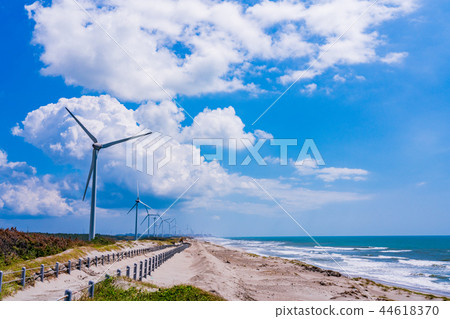 (Shizuoka Prefecture) Wind power windmill of Hamaoka sand dune (Shizuoka Prefecture) Wind power windmill of Hamaoka sand dune 44618370