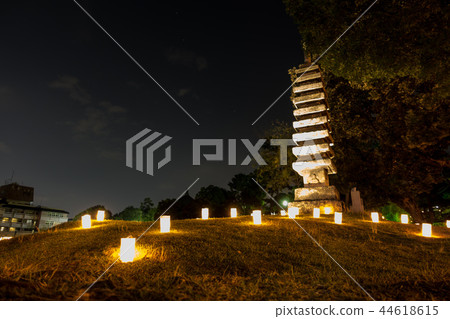 Stone pagoda 44618615