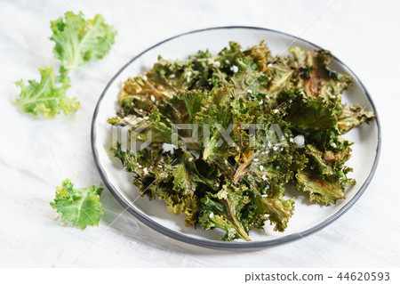 Kale chips with white sesame Kale chips with white sesame 44620593