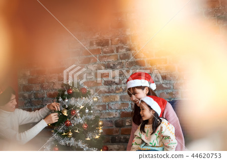 Families enjoying Christmas 44620753