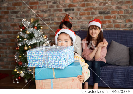 Families enjoying Christmas 44620889