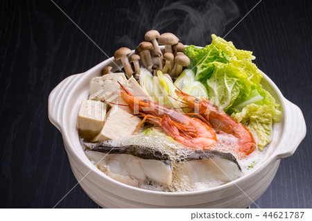 Seafood pot 44621787