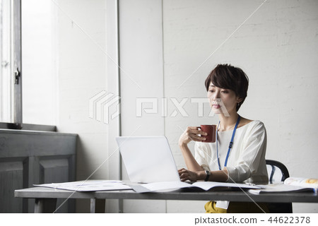 商務電腦女人杯 44622378