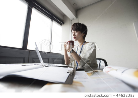 Business computer woman cup Business computer woman cup 44622382