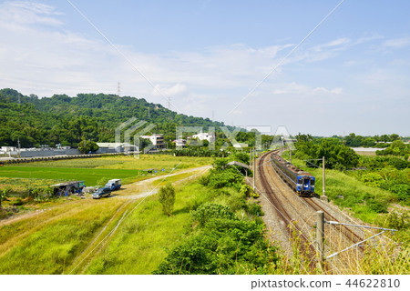 One-row train trains are located in the village. 44622810
