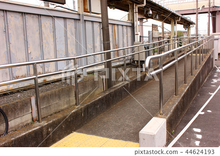 相模線Iriya站的斜坡（2） 44624193