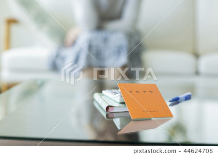Middle-aged women's pension notebook Middle-aged women's pension notebook 44624708