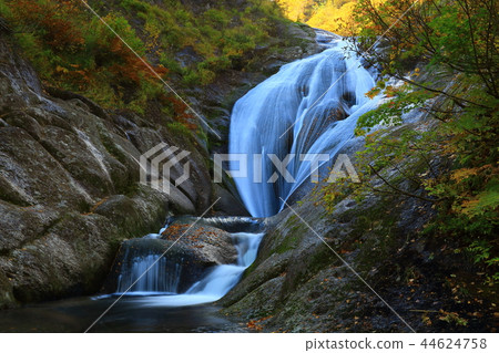 Momodong Valley in the autumn leaves 44624758