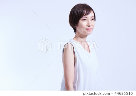 Middle woman beauty Middle woman beauty 44625510
