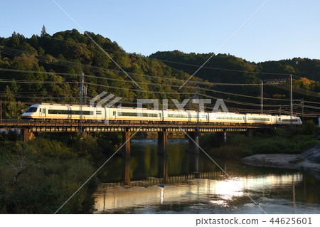 Kintetsu Urban Liner running through the evening scenery; express train reflected on the water's surface. Kintetsu Urban Liner running through the evening scenery; express train reflected on the water's surface. 44625601
