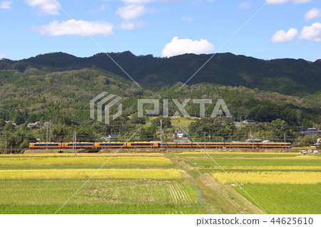 Limited express trains run on the Kintetsu Osaka Line between mountains Limited express trains run on the Kintetsu Osaka Line between mountains 44625610