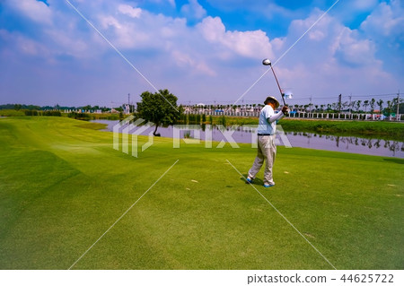 Golf is a sports that requires a lof ofeffort Golf is a sports that requires a lof ofeffort 44625722