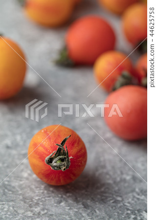 Variety size and colour small cherry tomato Variety size and colour small cherry tomato 44625758
