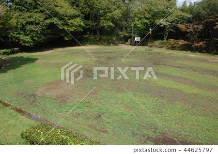從二條城的城堡塔(靜岡縣濱松市Tenryu-ku)看到的廣場 從二條城的城堡塔(靜岡縣濱松市Tenryu-ku)看到的廣場 44625797