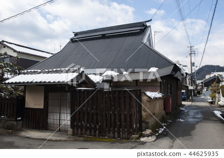 私人住宅,配有土製和木板 私人住宅,配有土製和木板 44625935