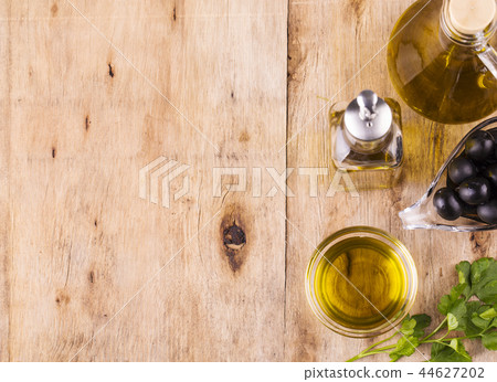 Olive Oil. Bottle of Virgin Olive Oil. 44627202