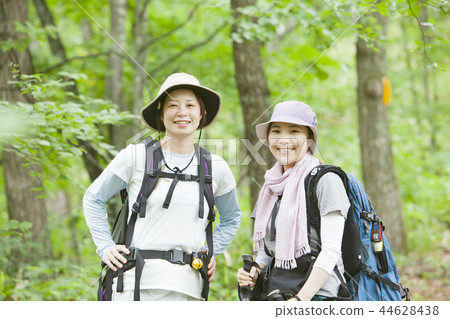 Women trekking 44628438