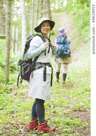 女人徒步旅行 女人徒步旅行 44628453