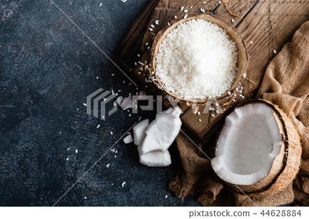 Coconut flakes in bowl 44628884