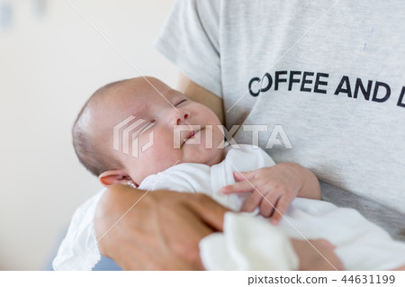 Newborn baby and mother 44631199