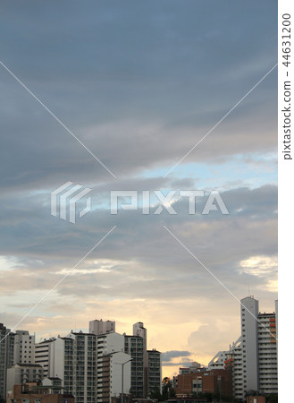 Seoul glow with apartment 44631200