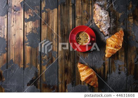 Fresh baked croissant Fresh baked croissant 44631608