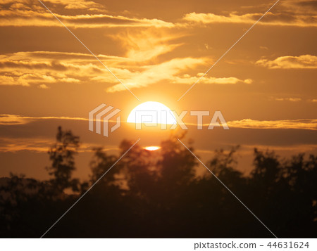 Sunset 44631624
