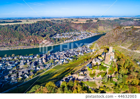 Burg Thurant, a ruined castle at the Moselle river in Germany 44632003