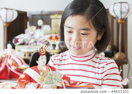 Dolls and girls Dolls and girls 44633101