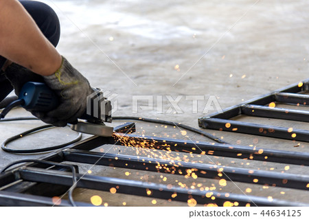 Worker use hand grinder . 44634125