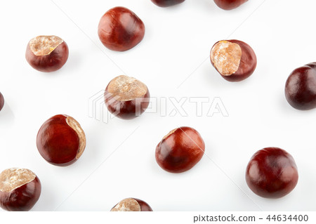Many peeled chestnuts lie on white background 44634400